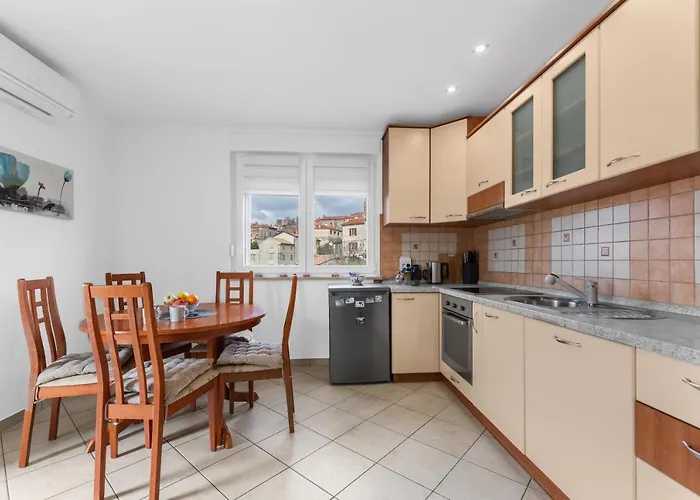 Apartment Mdm *